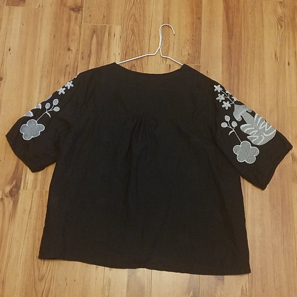 Black and white linen floral top - Picture 2 of 4